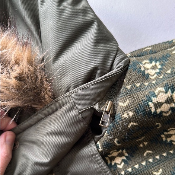 Beaver Canoe Olive Green Quilted Vest with Faux Fur Hood Fairisle Trim - Picture 9 of 16